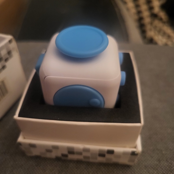 Fidget Cube - Blue - Picture 4 of 9